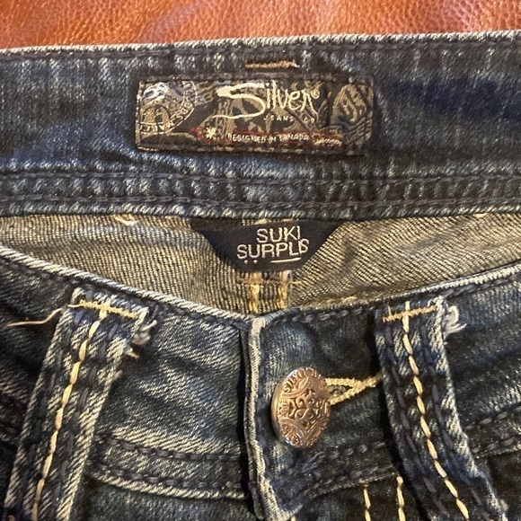 Women’s Silver Jeans Co.  Suki Surplus Bootcut Jeans in Size 24x30 [LIKE NEW] - Picture 5 of 6